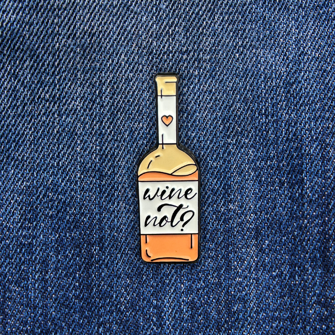 Pins WINE NOT? sur un jean