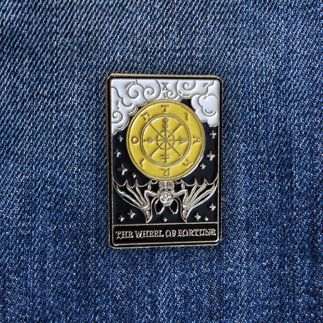 Pins La Roue de Fortune sur un jean