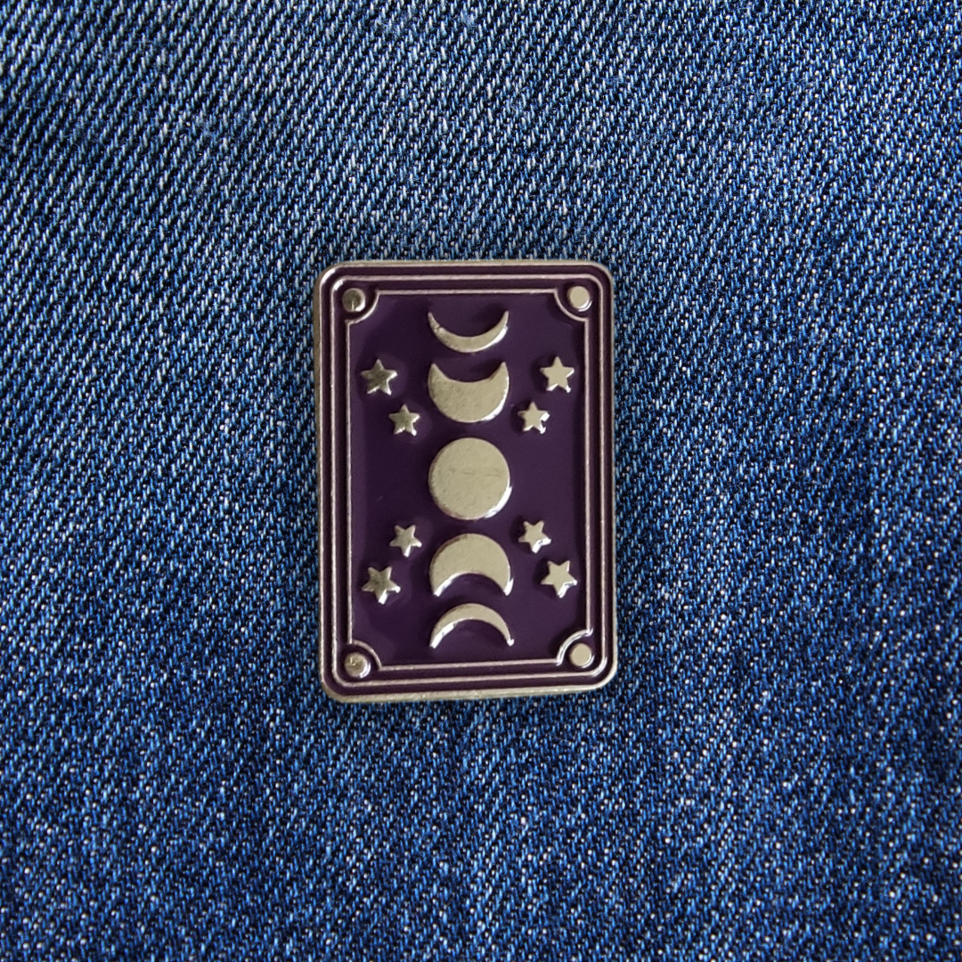 Pins Phases Lunaires sur un jean