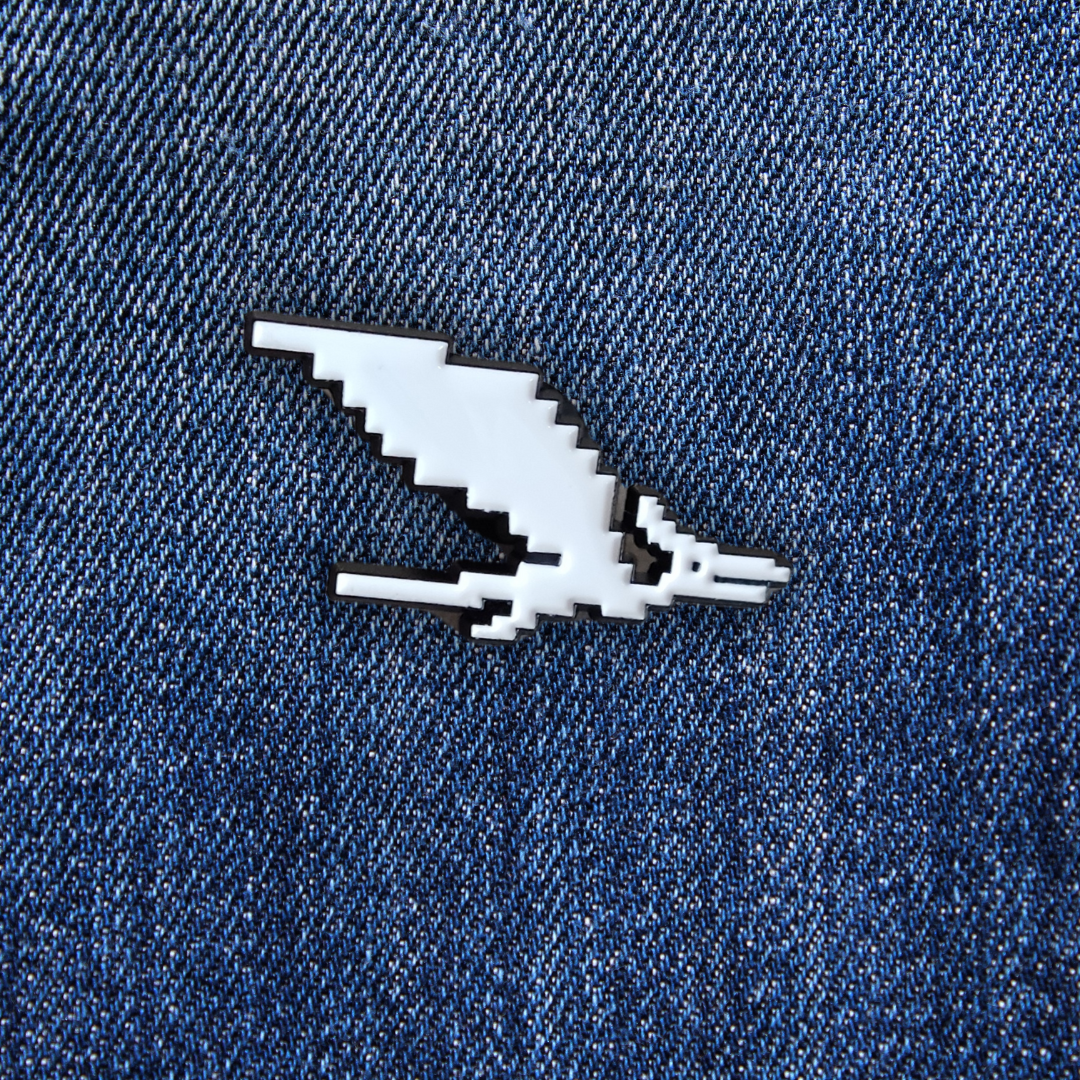 Pins Ptérodactyle pixelisé sur un jean