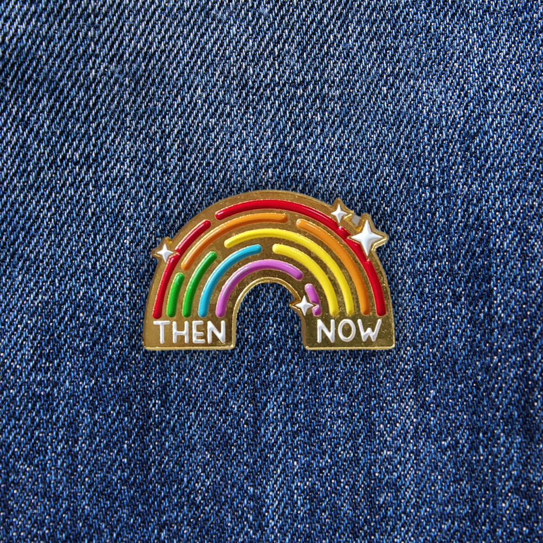 Pins THEN NOW sur un jean