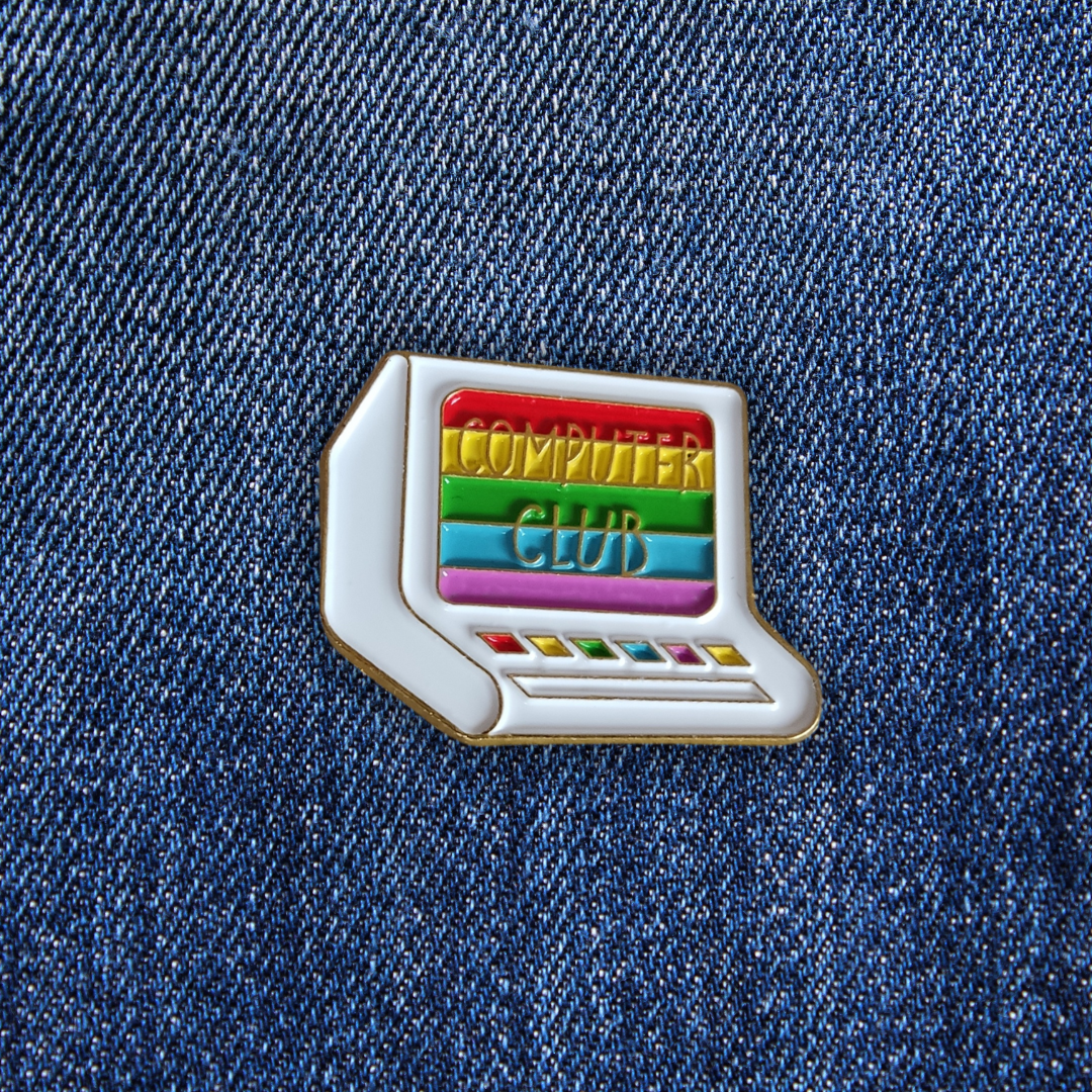 Pins COMPUTER CLUB sur un jean