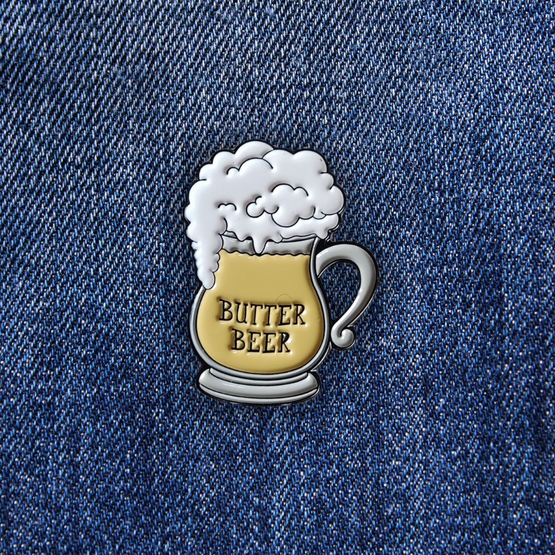 Pins BUTTER BEER sur un jean