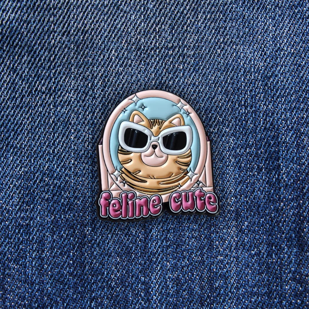 Pins FELINE CUTE sur un jean