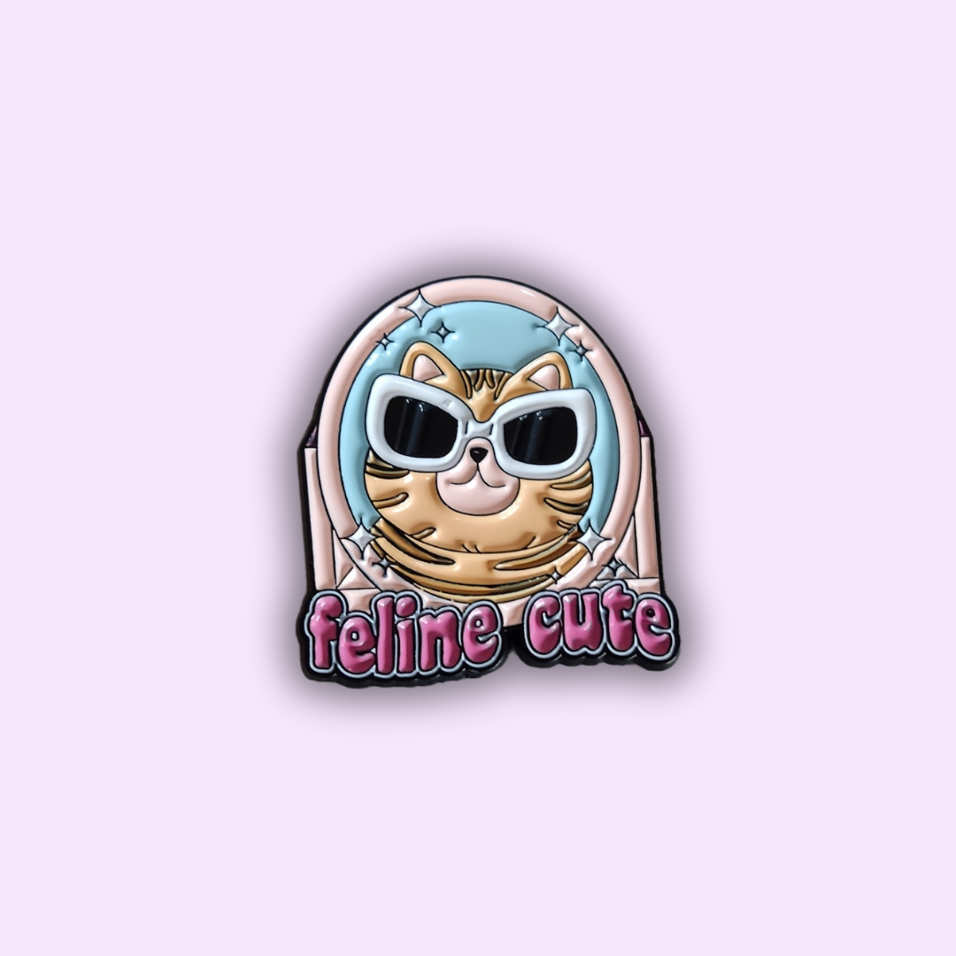 Pin's "FELINE CUTE"