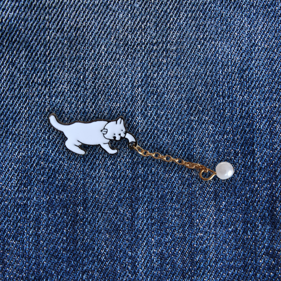 Pins Chat Joueur sur un jean