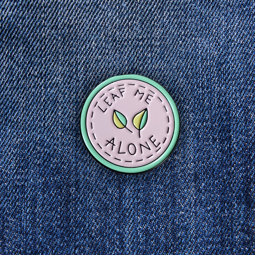 Pins LEAF ME ALONE sur un jean