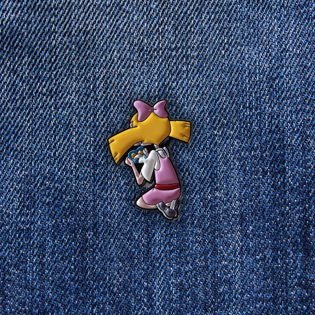 Pins Helga sur un jean