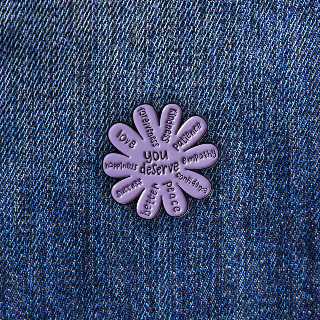 Pins YOU DESERVE sur un jean