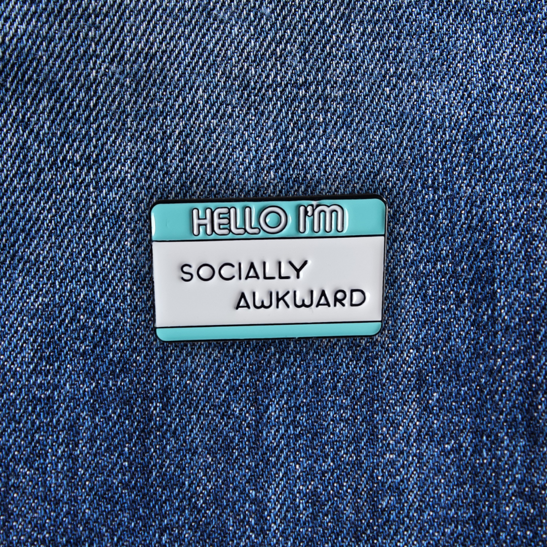 Pins SOCIALLY AWKWARD sur un jean