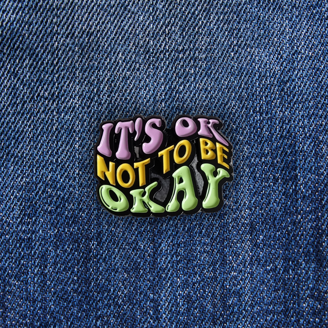 Pins IT'S OK NOT TO BE OK sur un jean