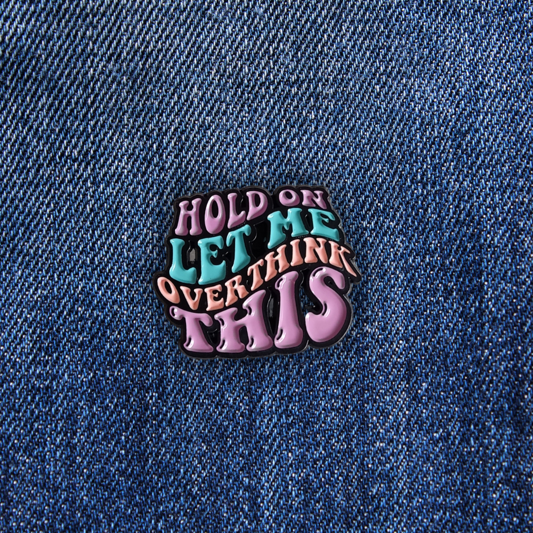 Pins LET ME OVERTHINK sur un jean