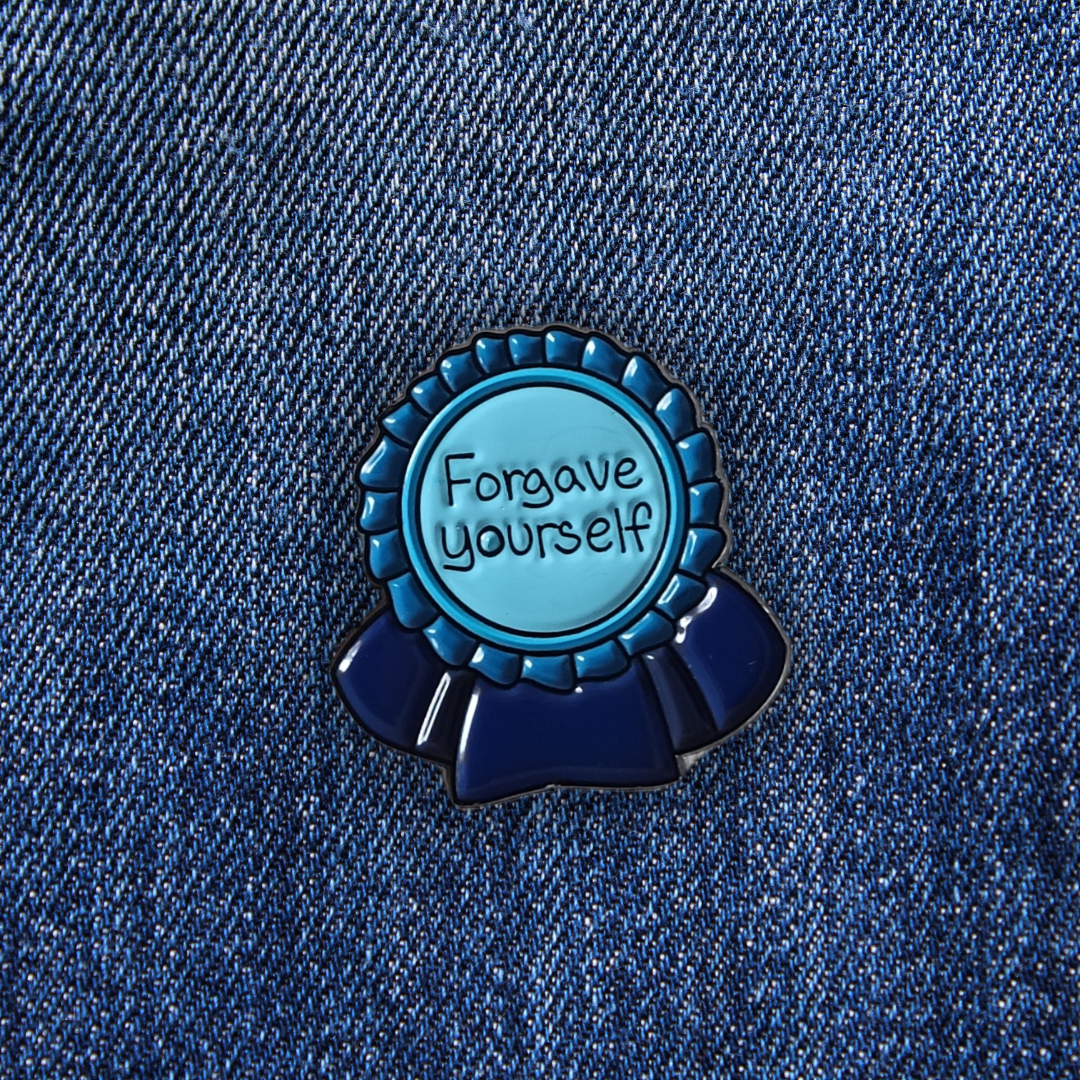 Pins FORGAVE YOURSELF sur un jean