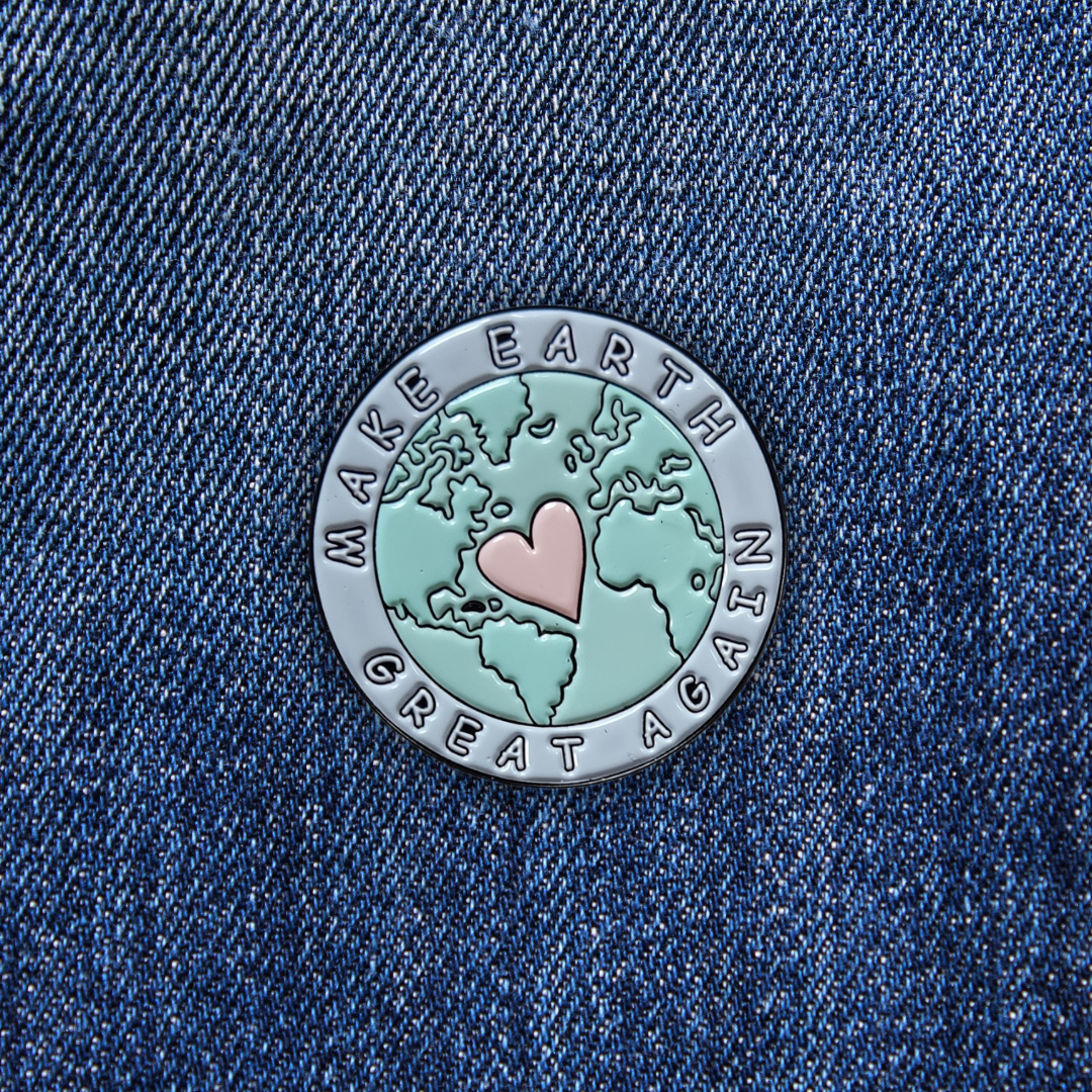 Pins MAKE EARTH GREAT AGAIN sur un jean