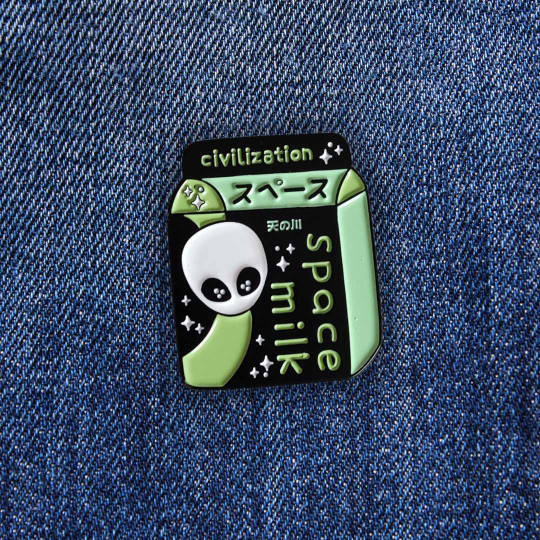 Pins SPACE MILK sur un jean