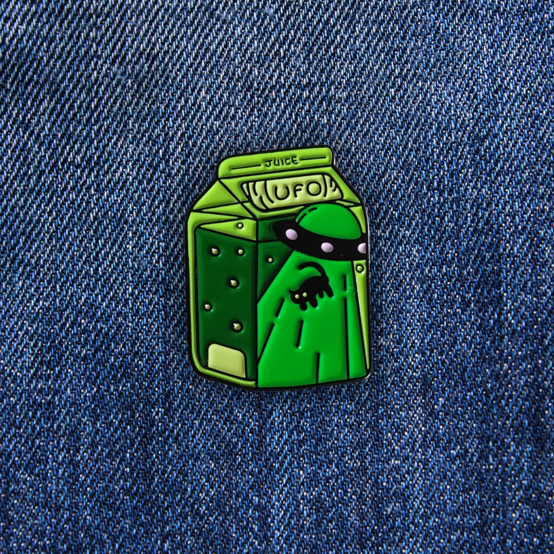 Pins UFO JUICE sur un jean