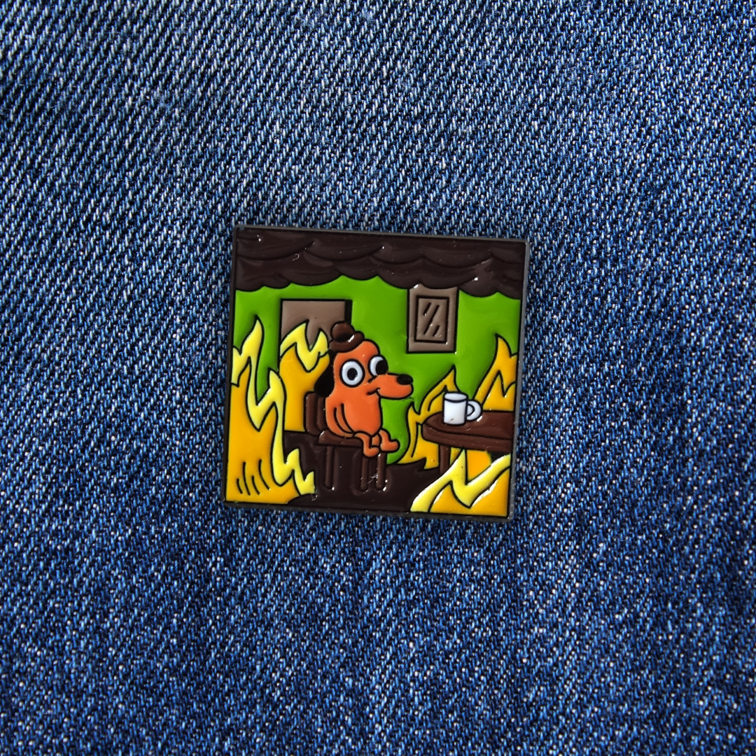 Pins ON FIRE sur un jean