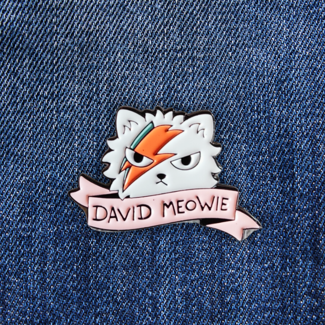 Pin's Chat David Bowie sur un jean