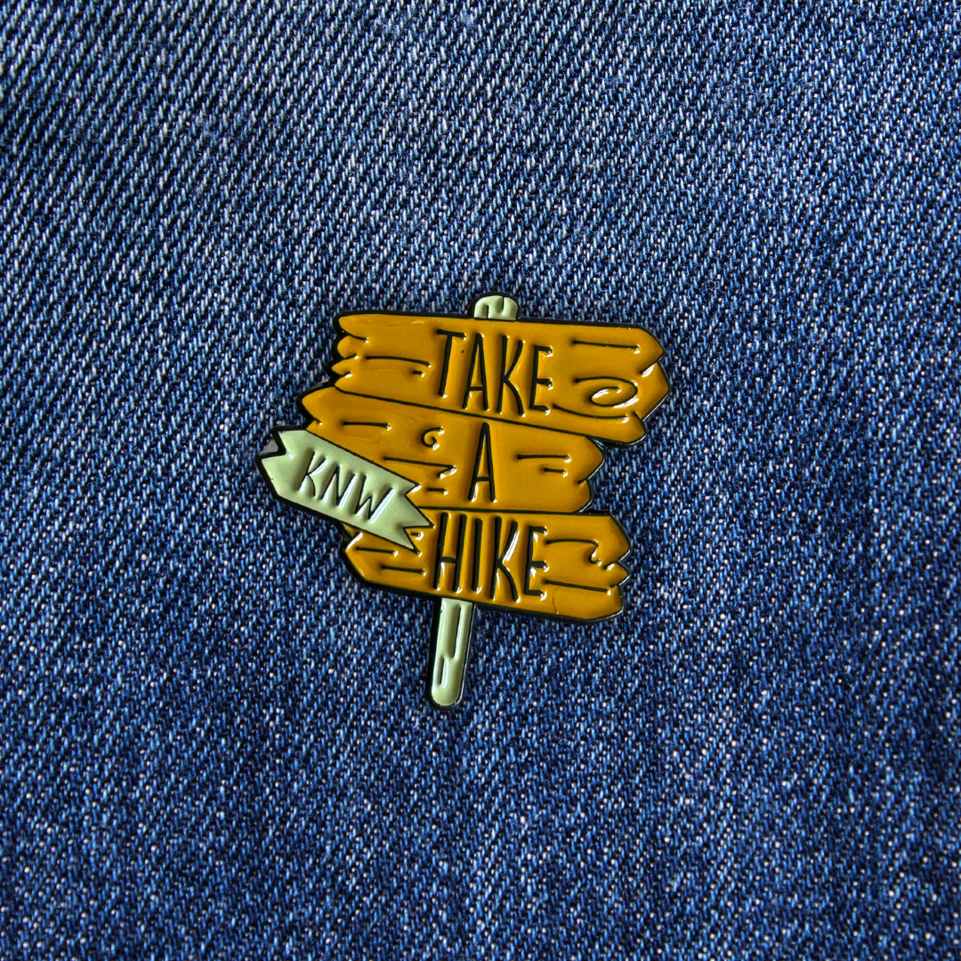 Pins TAKE A HIKE sur un jean