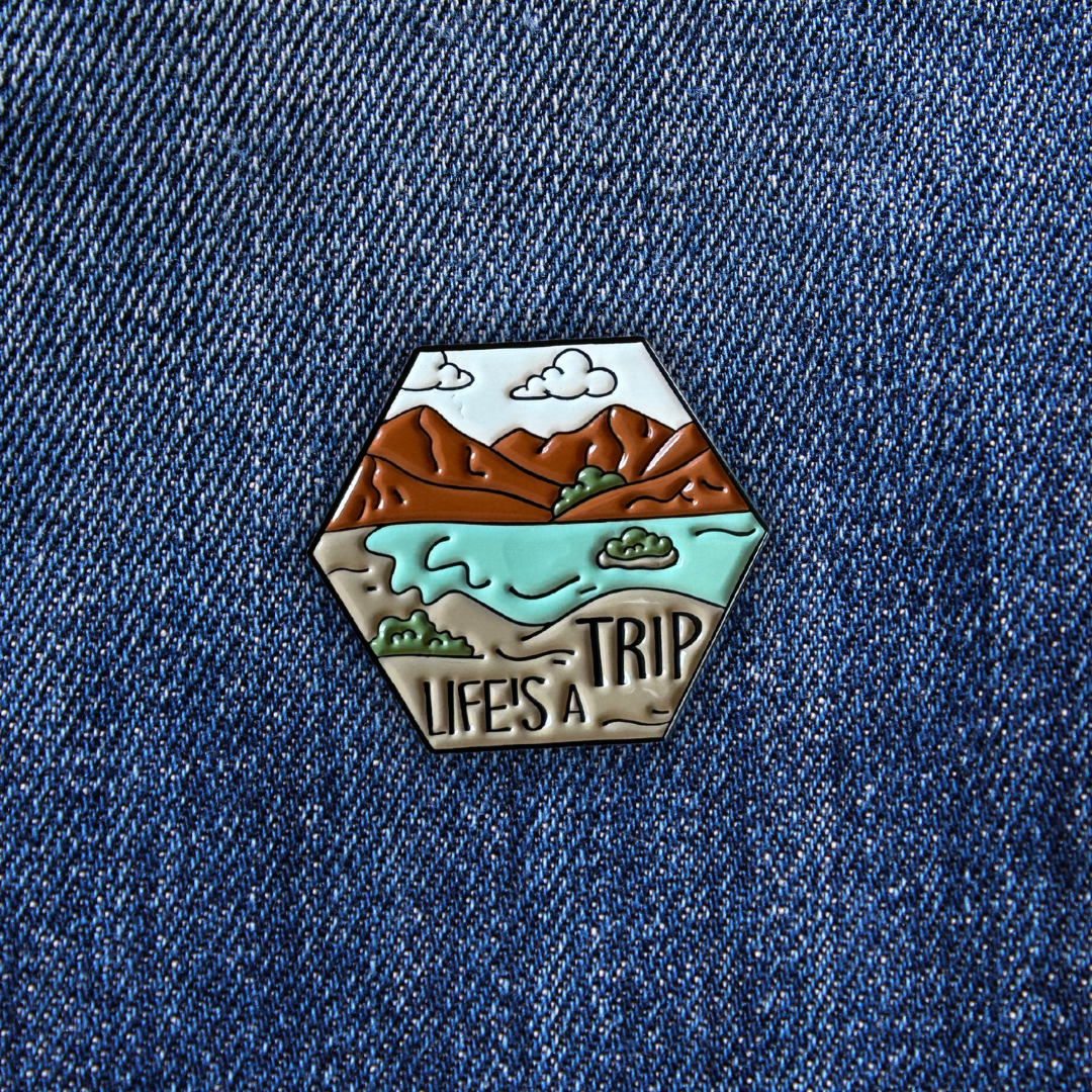 Pins LIFE'S A TRIP sur un jean