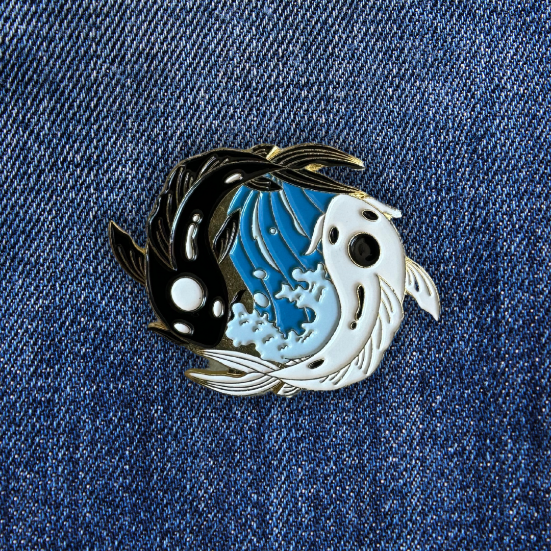 Pins Yin Yang Koi sur un jean