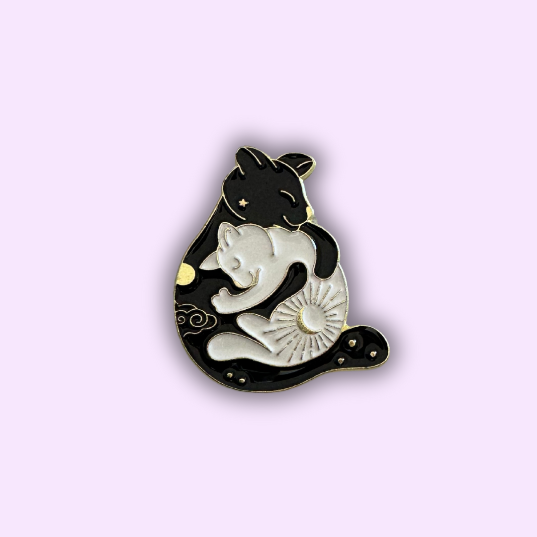 Pin's "Chat Yin Yang"