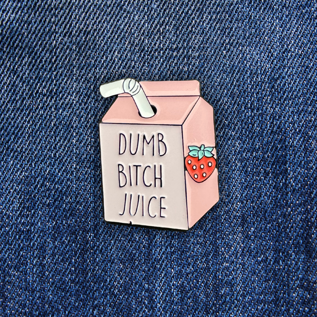 Pins DUMB BITCH JUICE sur un jean