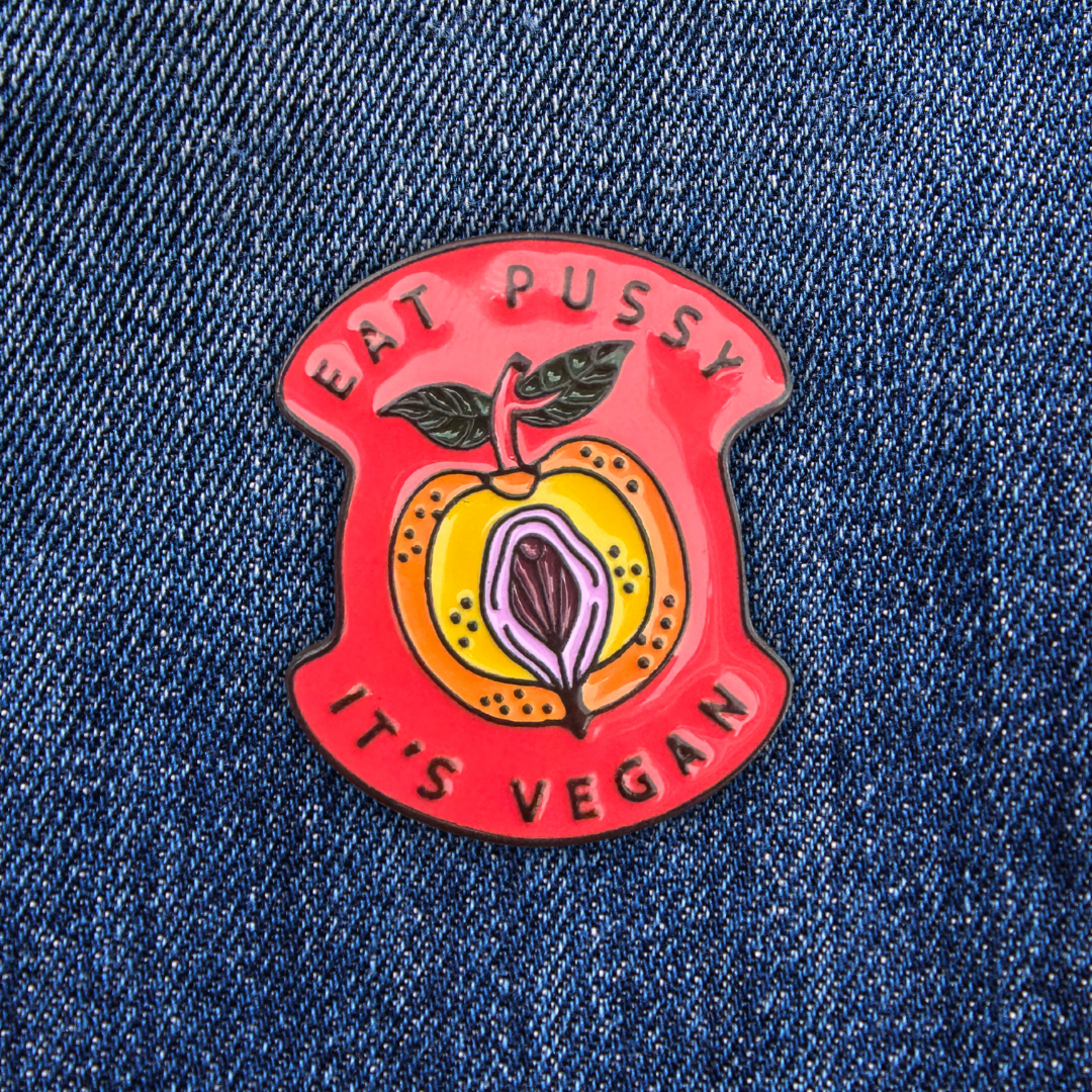 Pins EAT PUSSY IT'S VEGAN sur un jean