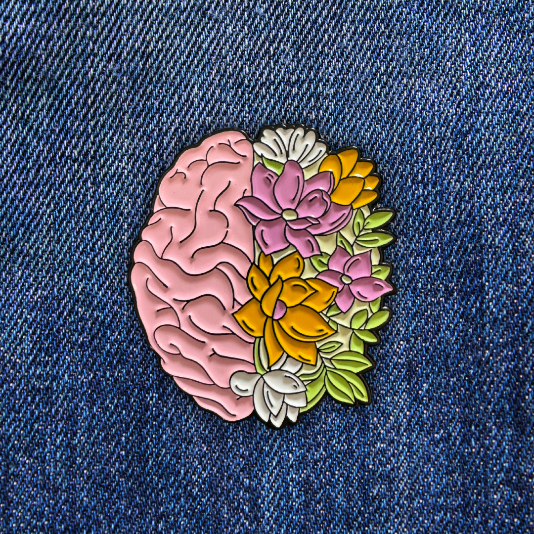 Pins Cerveau Floral sur un jean