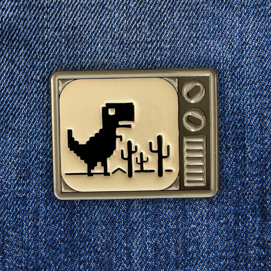 Pins Dino Runner sur un jean