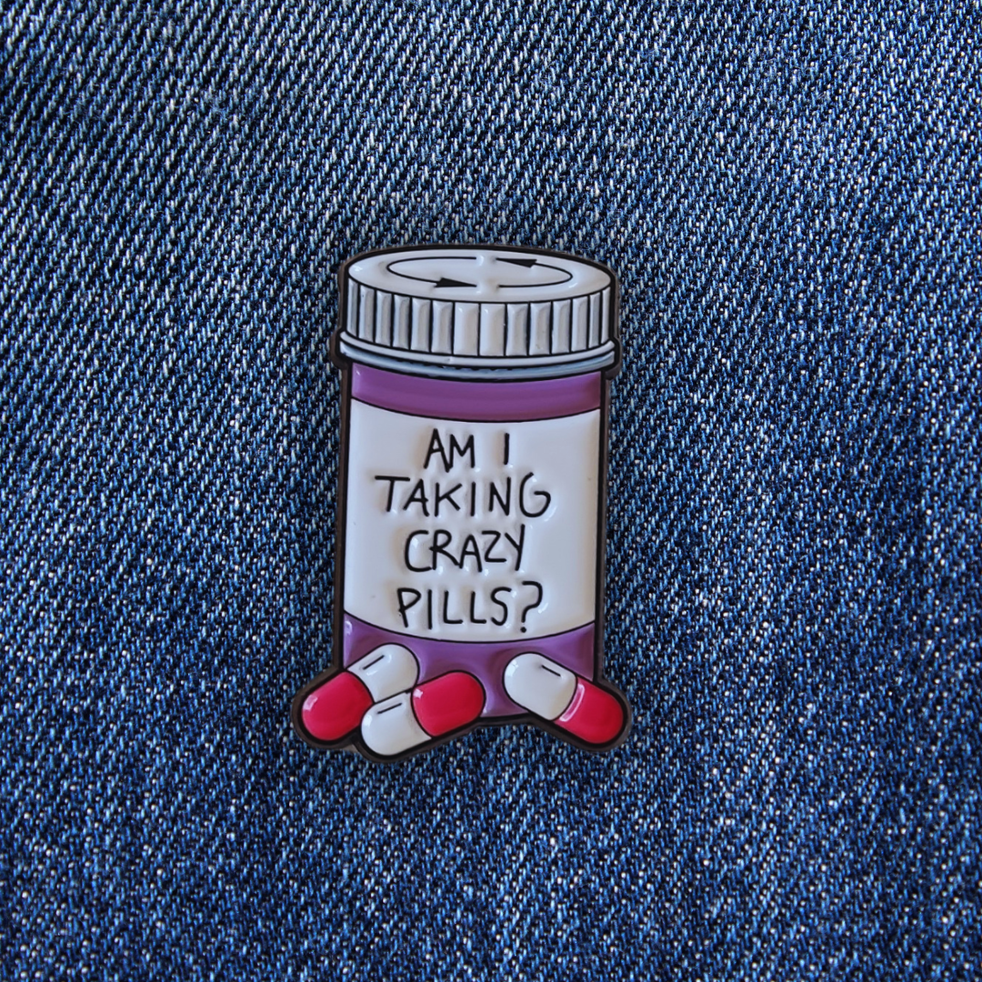 Pin's Pills "Am I Crazy ?" sur un jean