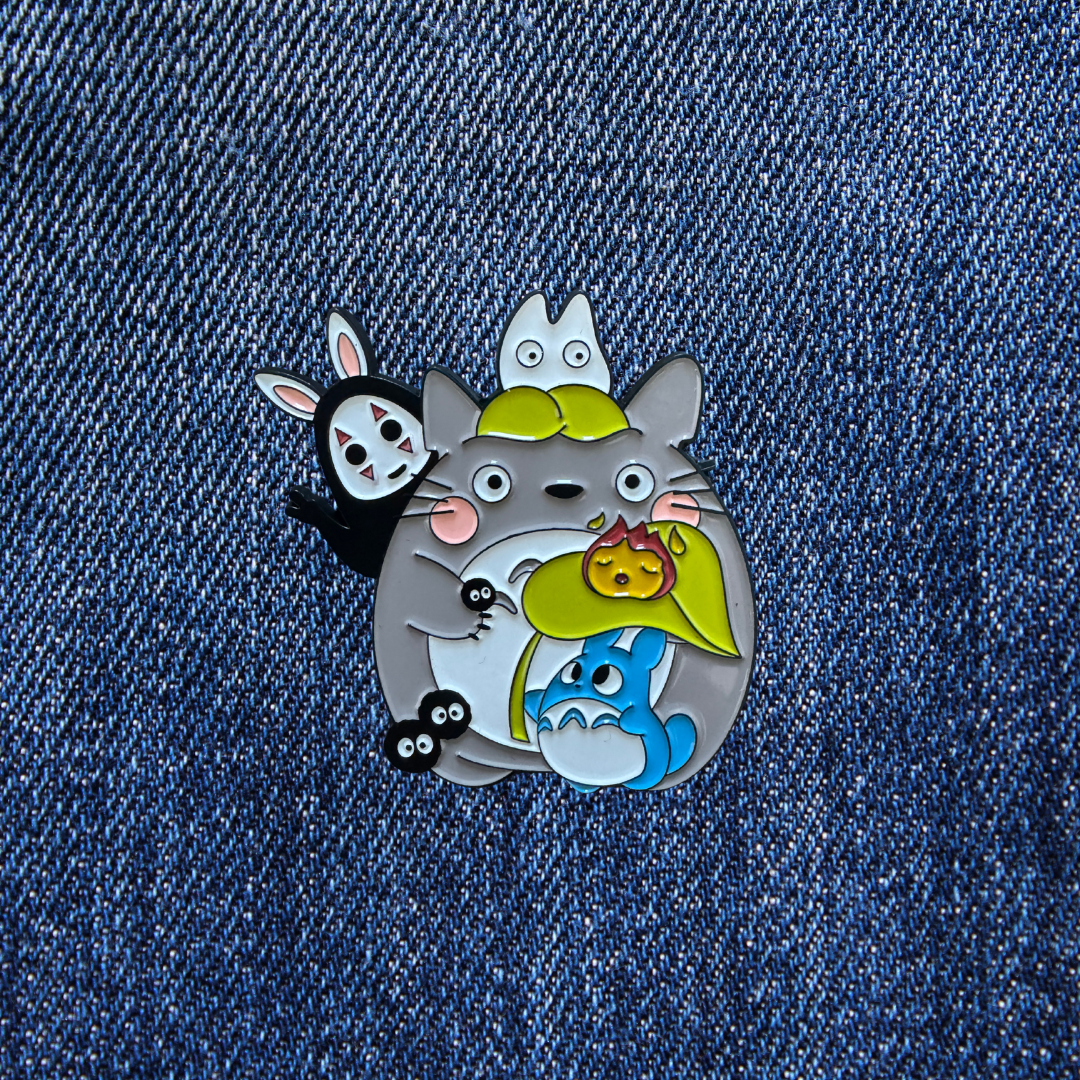 Pin's Totoro & amis sur jean